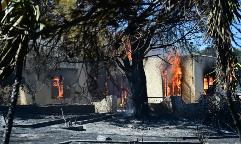 Κερατέα-Φωτιά: Κυκλοφοριακές ρυθμίσεις – Πώς κινούνται τα οχήματα από Λαύριο για Αθήνα